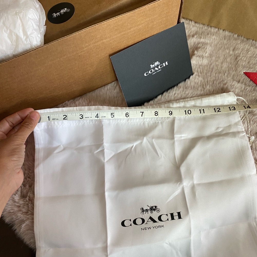 🎀 Coach Empty Bag box with tissue paper, New Dustbag and large paper bag - Picture 7 of 9